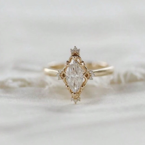 10k gold plated Elegant Gold Diamond Ring zirconia stone - Picture 1 of 6